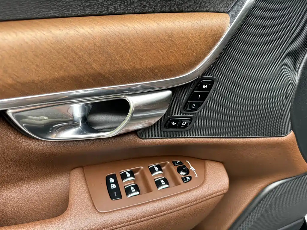 VOLVO S90 2022