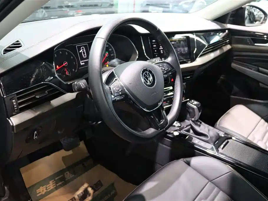 VOLKSWAGEN PASSAT 2021