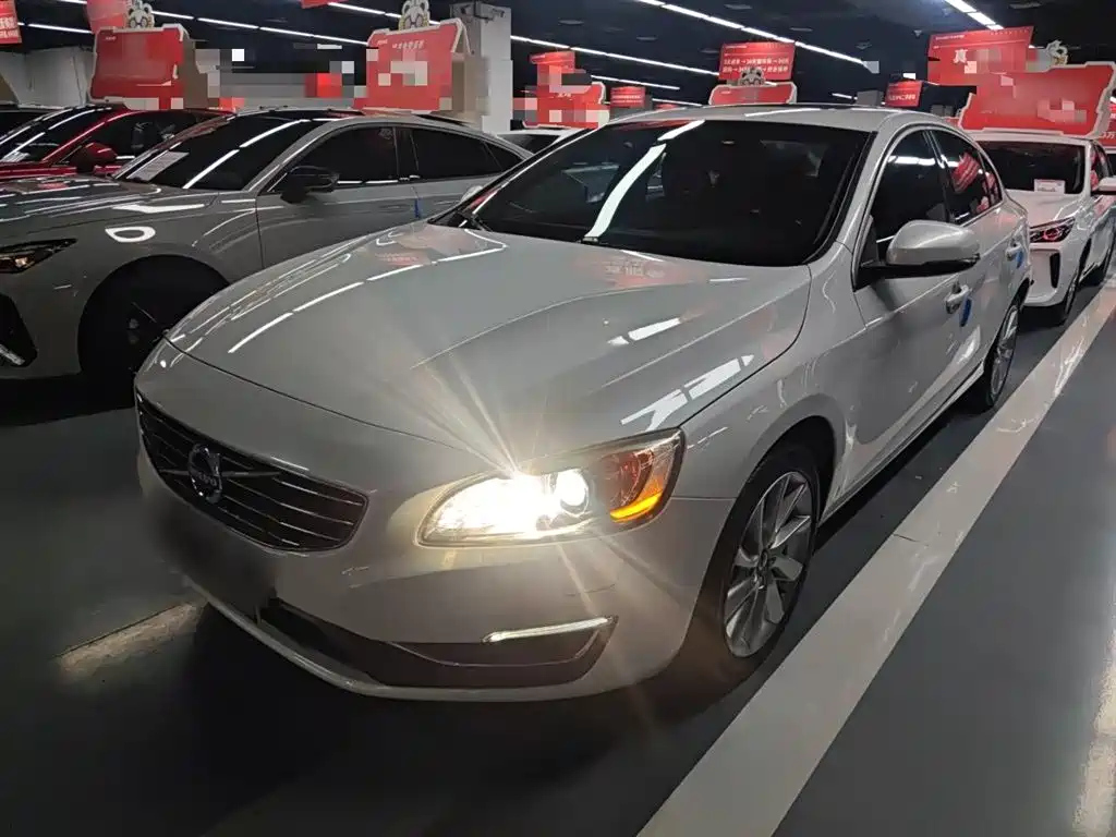 VOLVO S60 2015