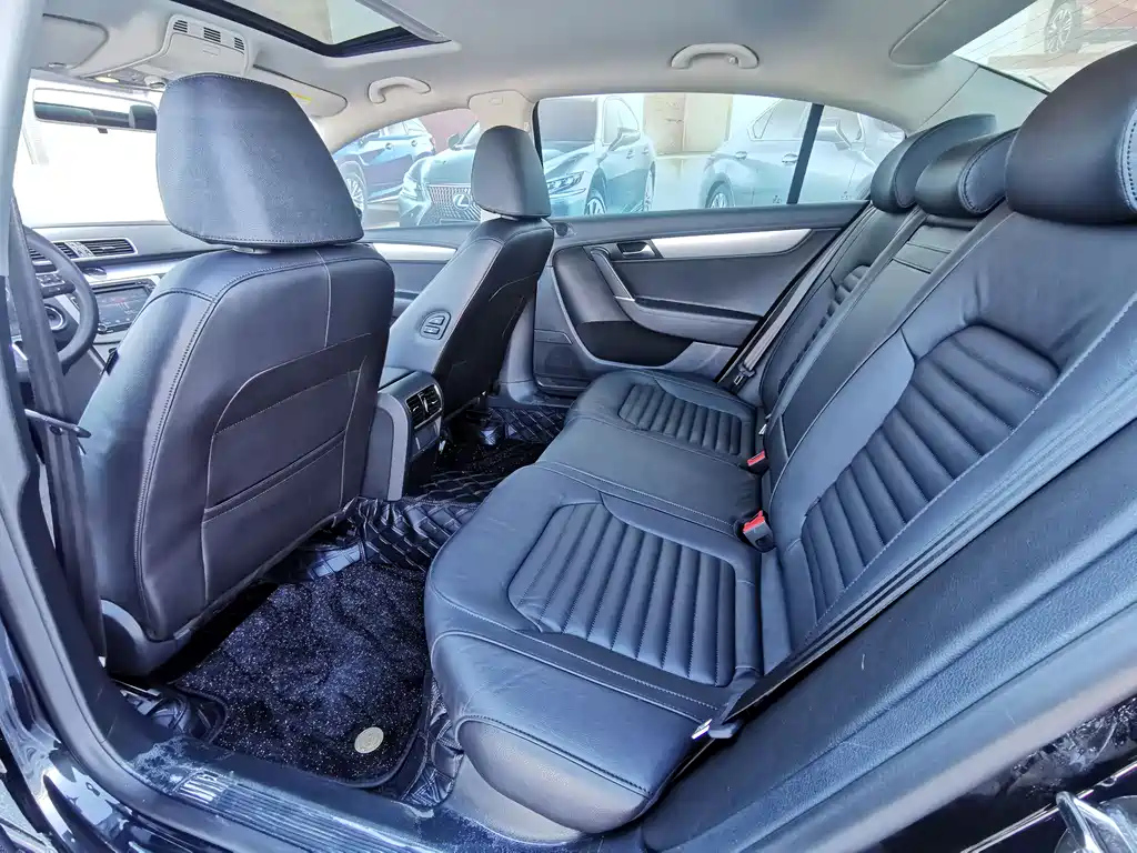 VOLKSWAGEN MAGOTAN 2016