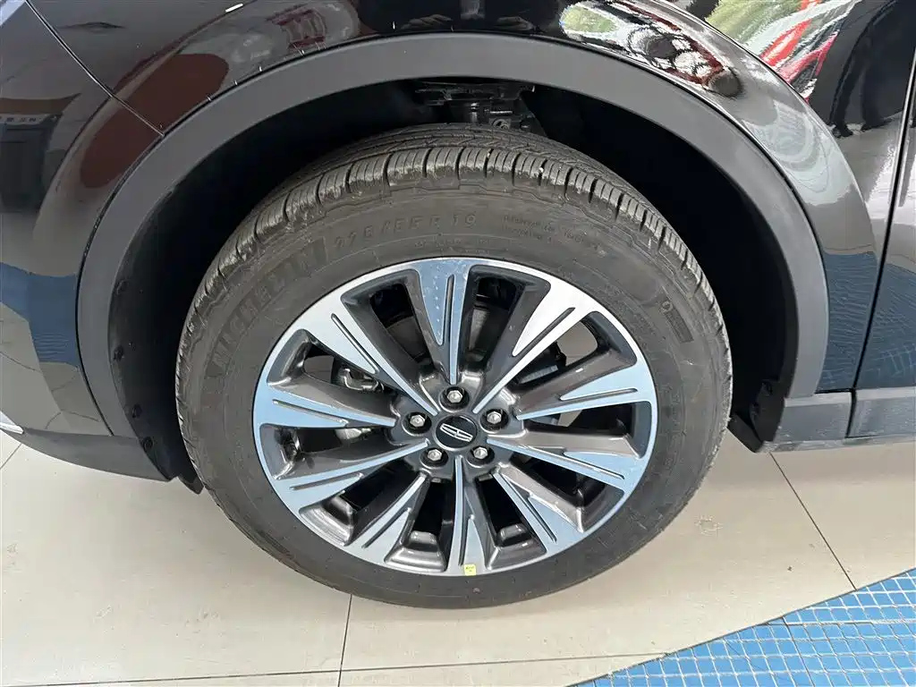 LINCOLN ADVENTURER 2022
