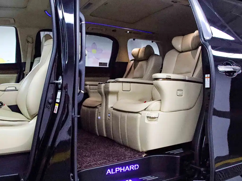 TOYOTA ALPHARD 2015