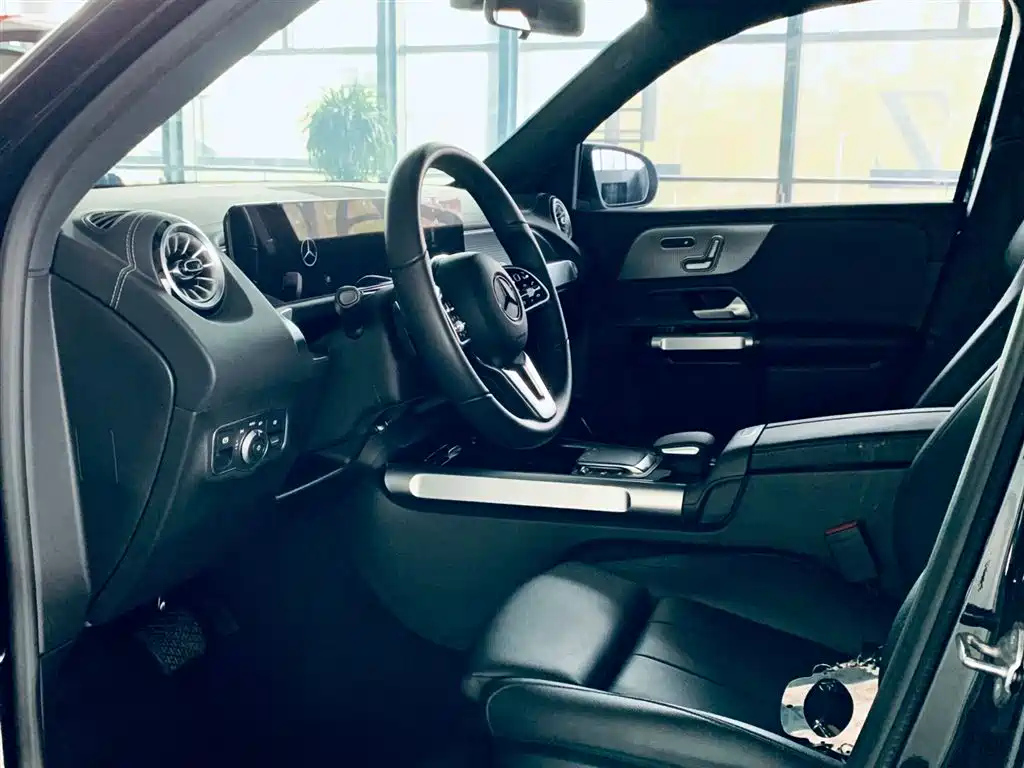 MERCEDES BENZ GLB 2023