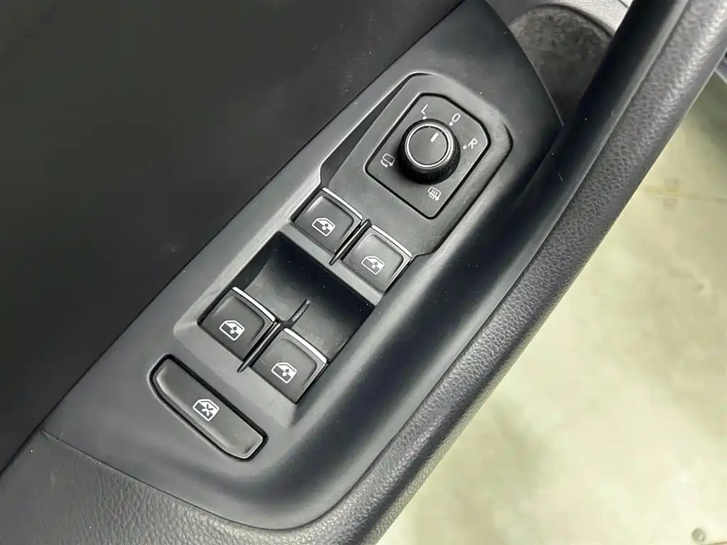 VOLKSWAGEN MAGOTAN 2020
