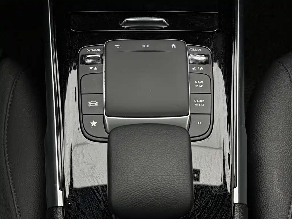 MERCEDES BENZ GLB 2023