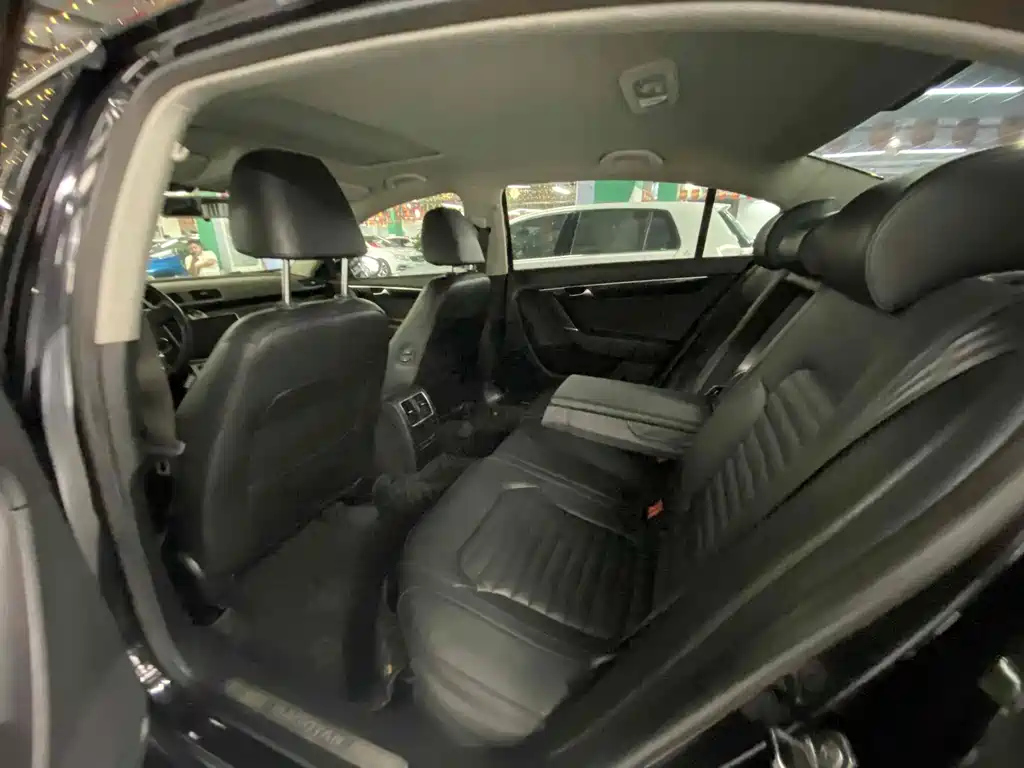 VOLKSWAGEN MAGOTAN 2012