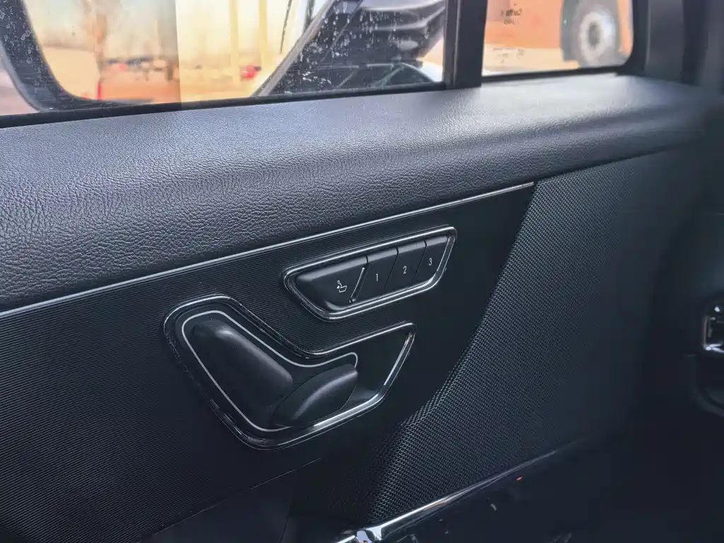 LINCOLN ADVENTURER 2021