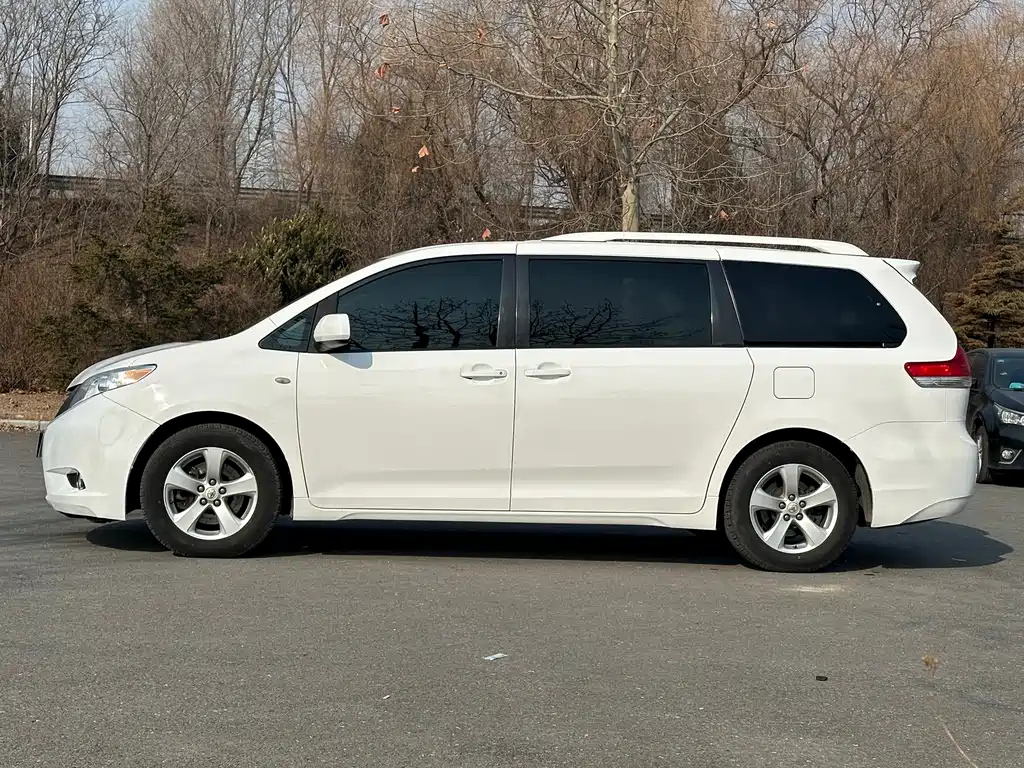 TOYOTA SIENNA 2014