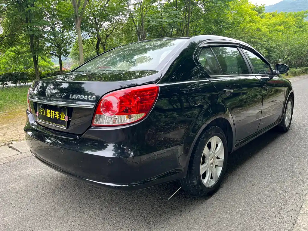 VOLKSWAGEN LAVIDA 2010