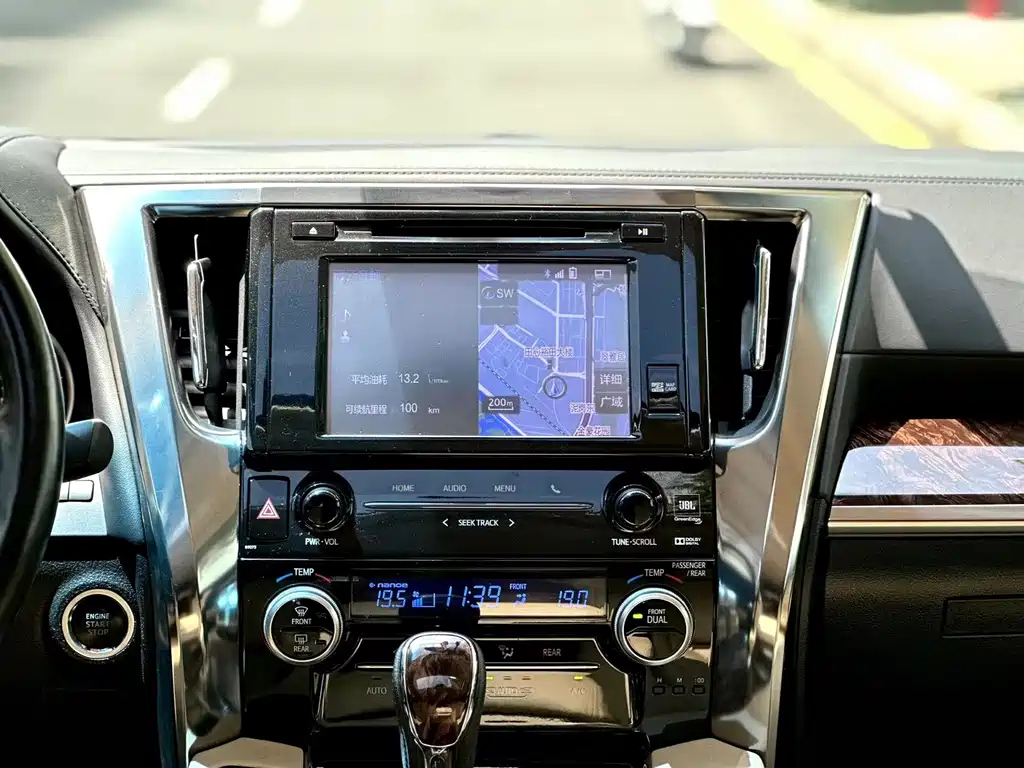 TOYOTA ALPHARD 2018