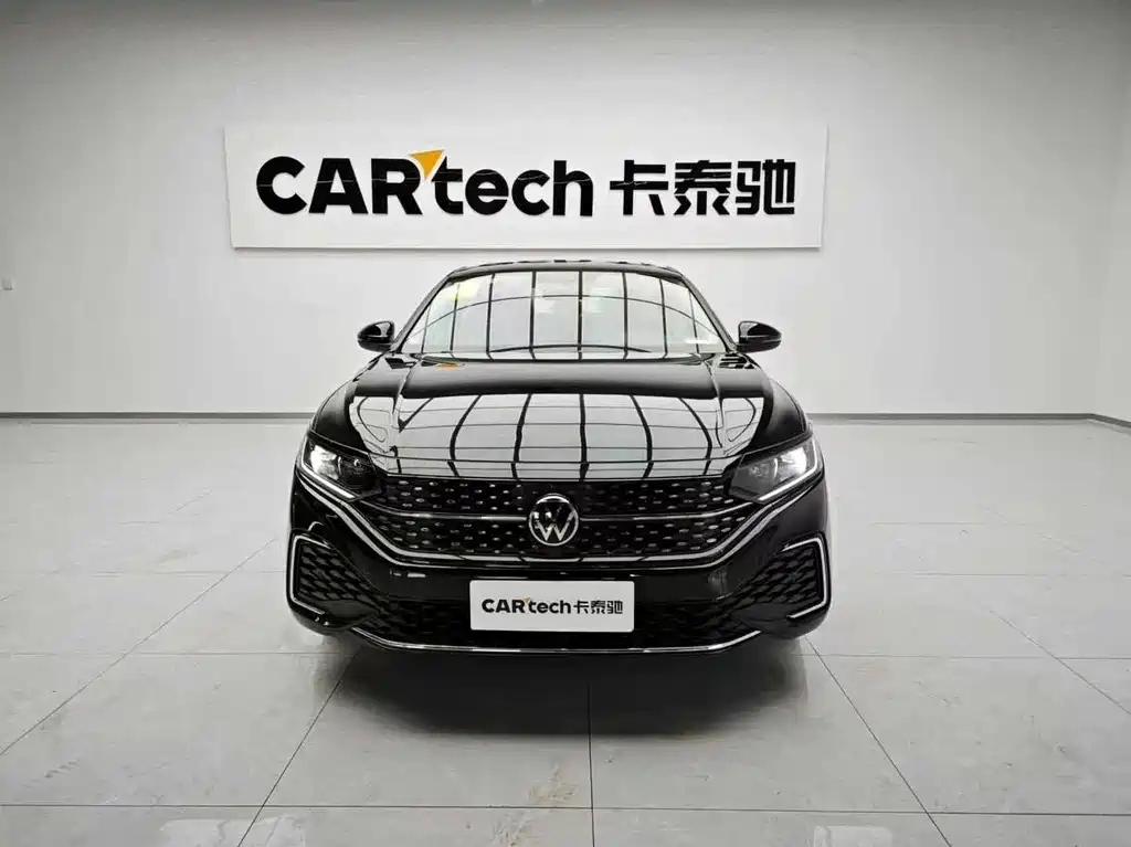 VOLKSWAGEN PASSAT 2024