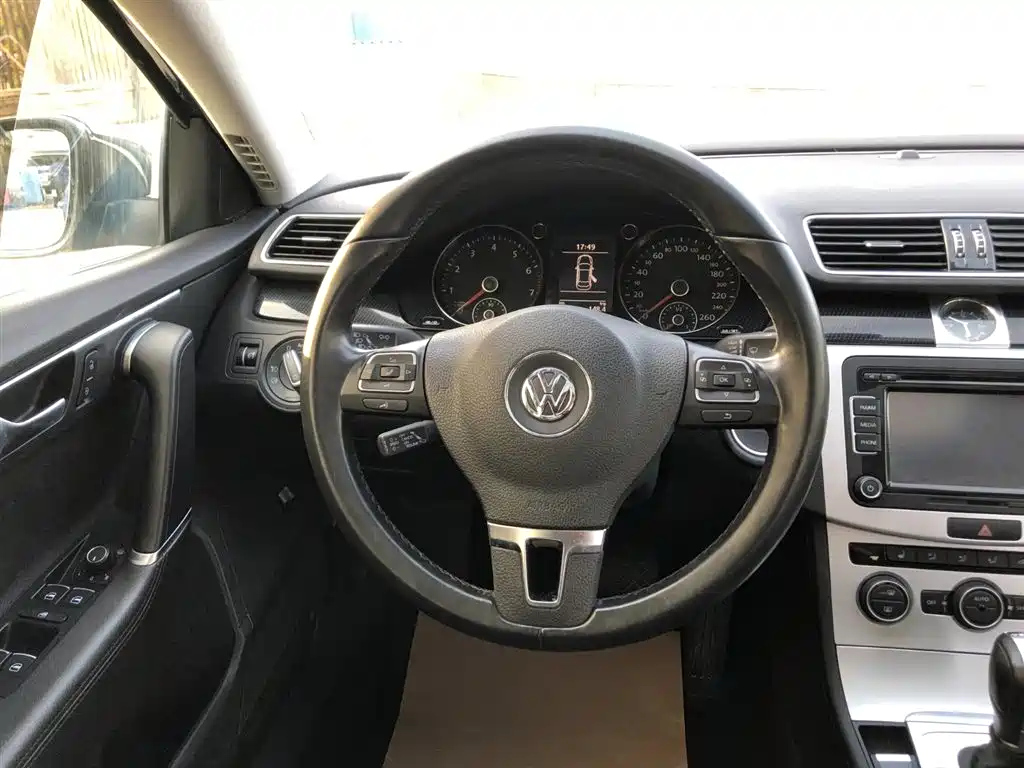 VOLKSWAGEN MAGOTAN 2016
