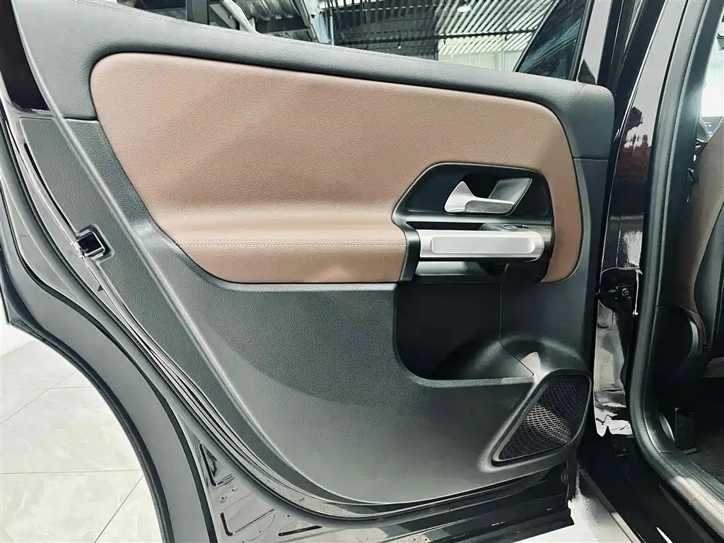 MERCEDES BENZ GLB 2024