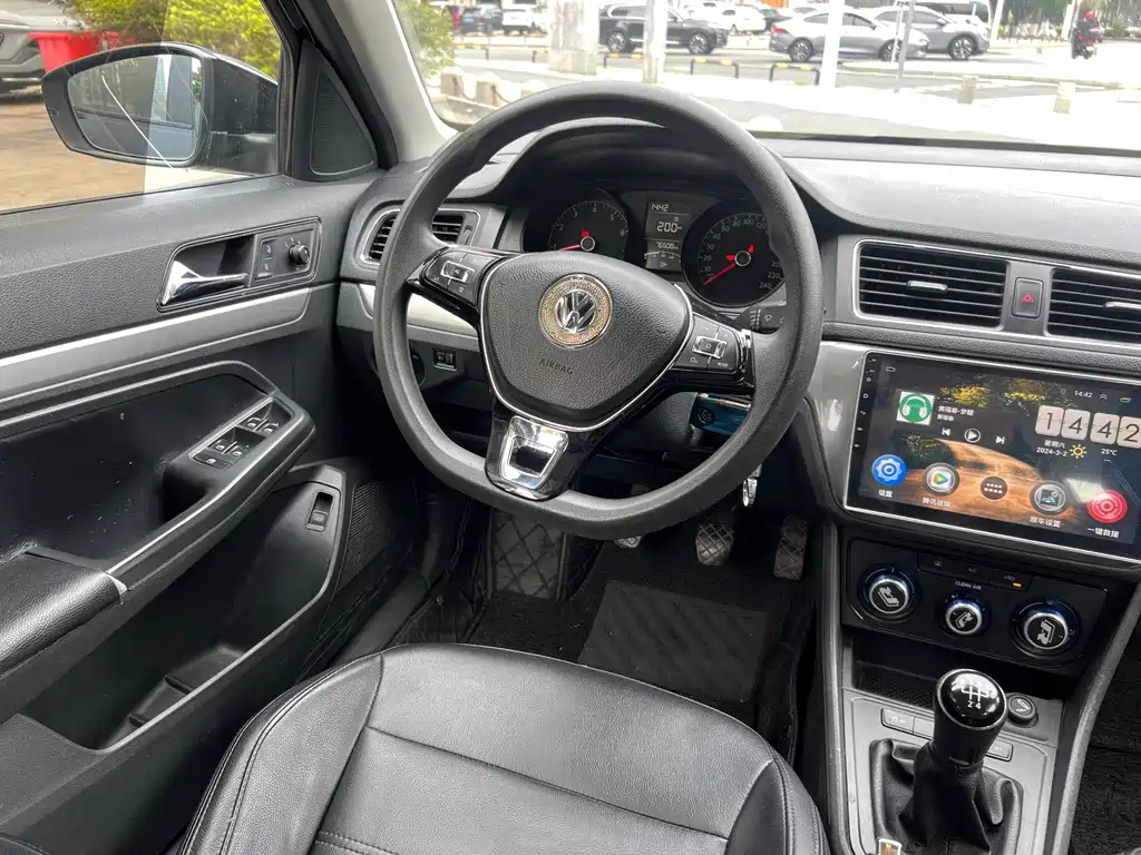 VOLKSWAGEN LAVIDA 2017