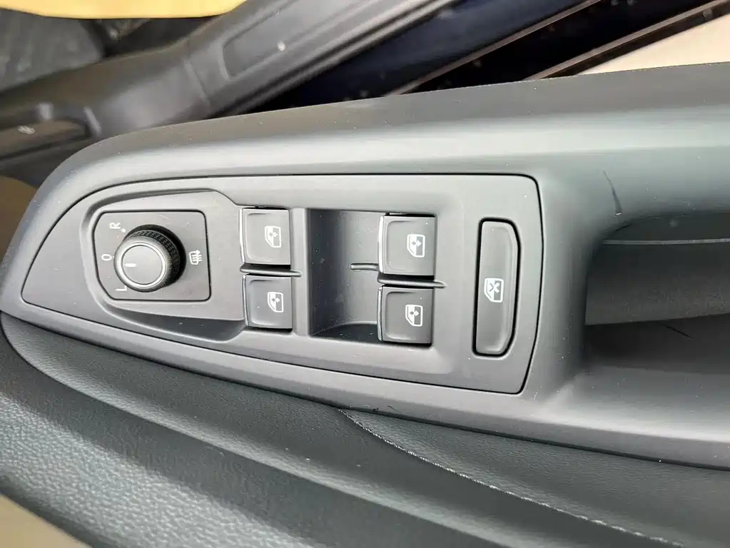 VOLKSWAGEN PASSAT 2024