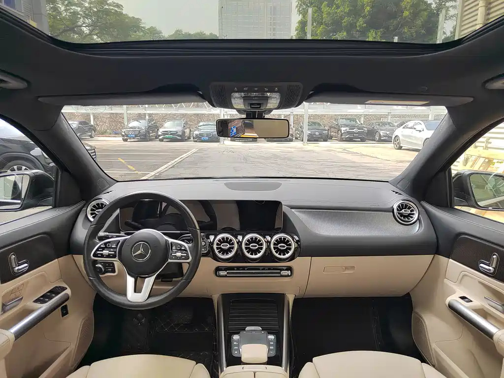 MERCEDES BENZ GLA 2021