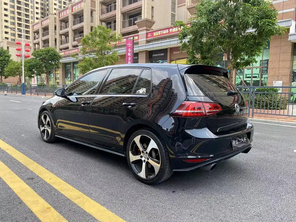 VOLKSWAGEN GOLF 2016