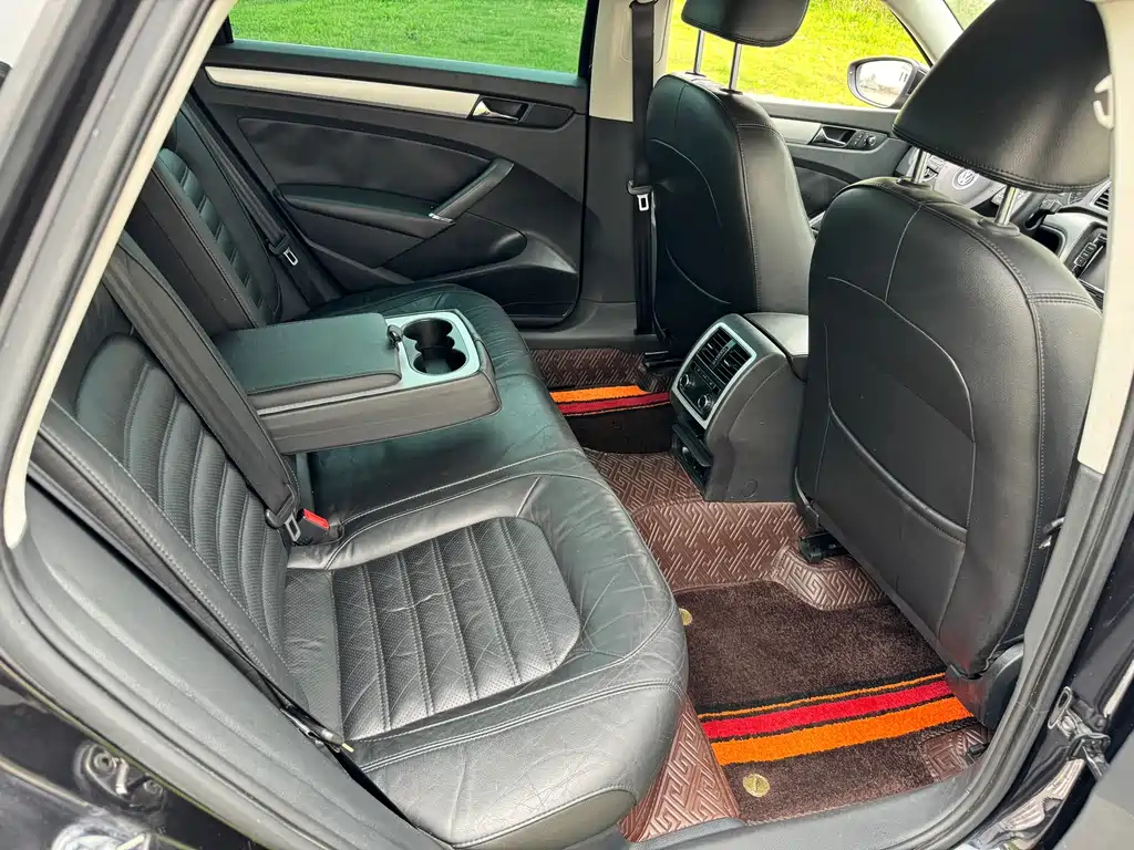 VOLKSWAGEN PASSAT 2013