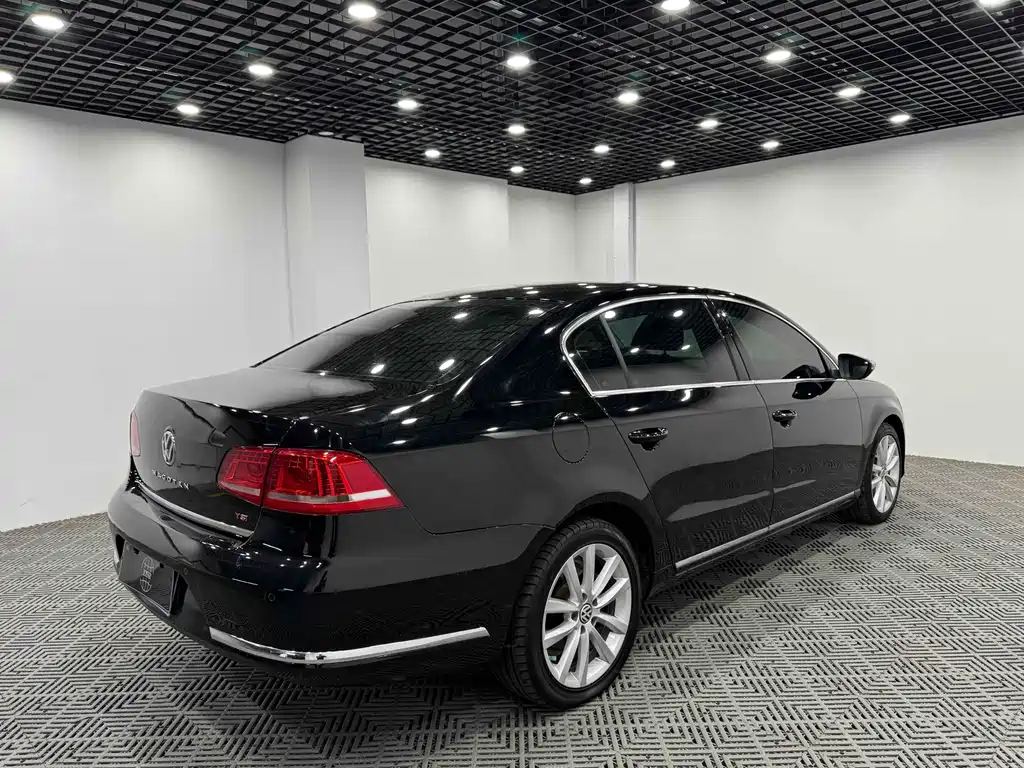 VOLKSWAGEN MAGOTAN 2012