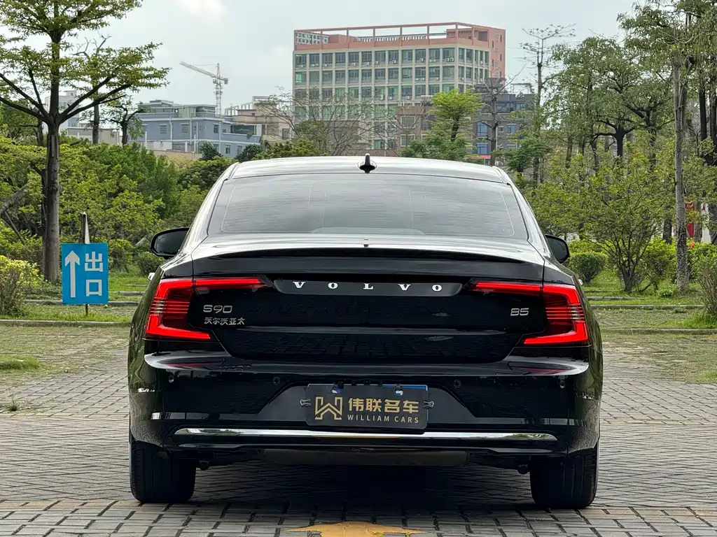 VOLVO S90 2023