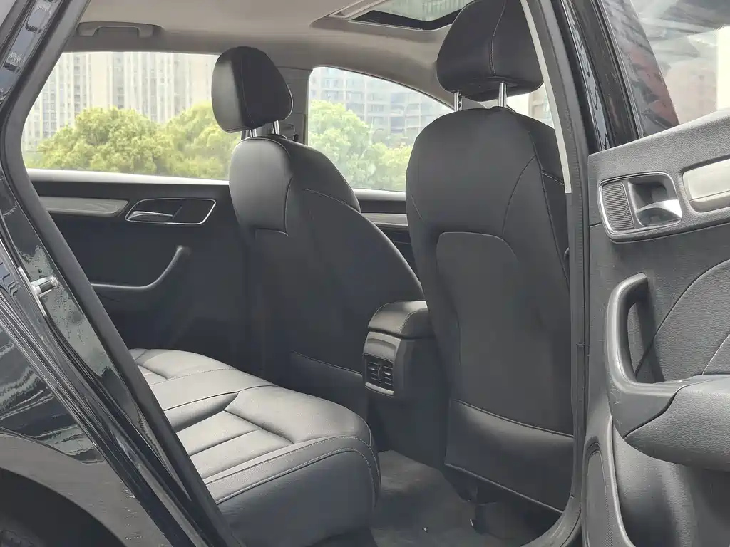 ROEWE I6 NEW ENERGY 2020