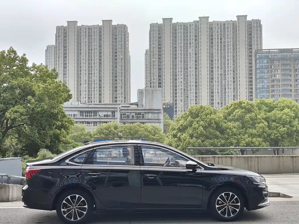 ROEWE I6 NEW ENERGY 2020