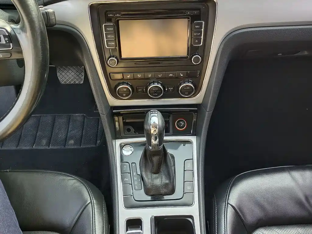VOLKSWAGEN PASSAT 2016