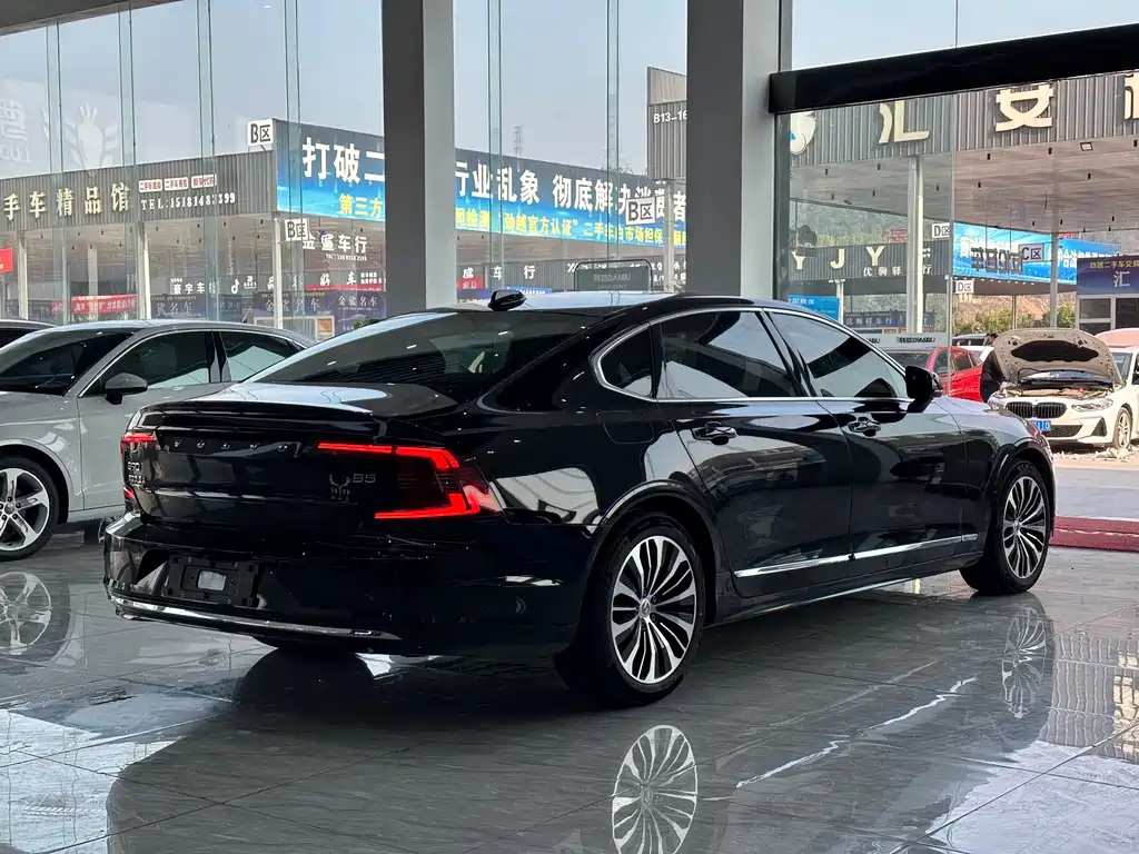 VOLVO S90 2022