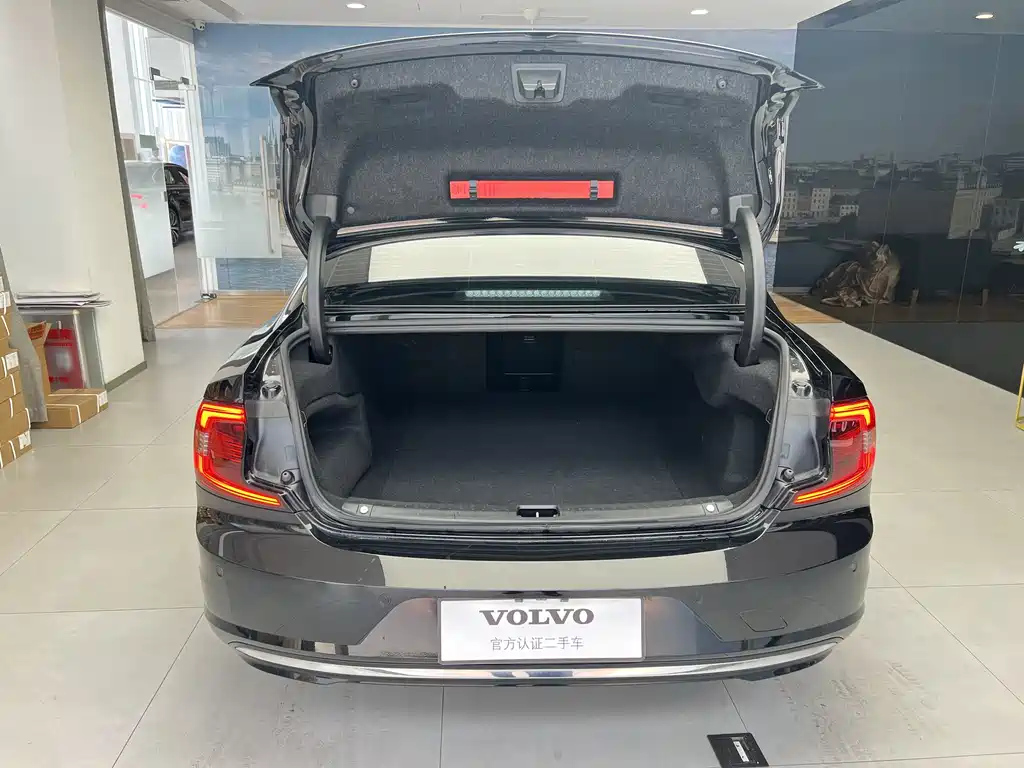 VOLVO S90 2023
