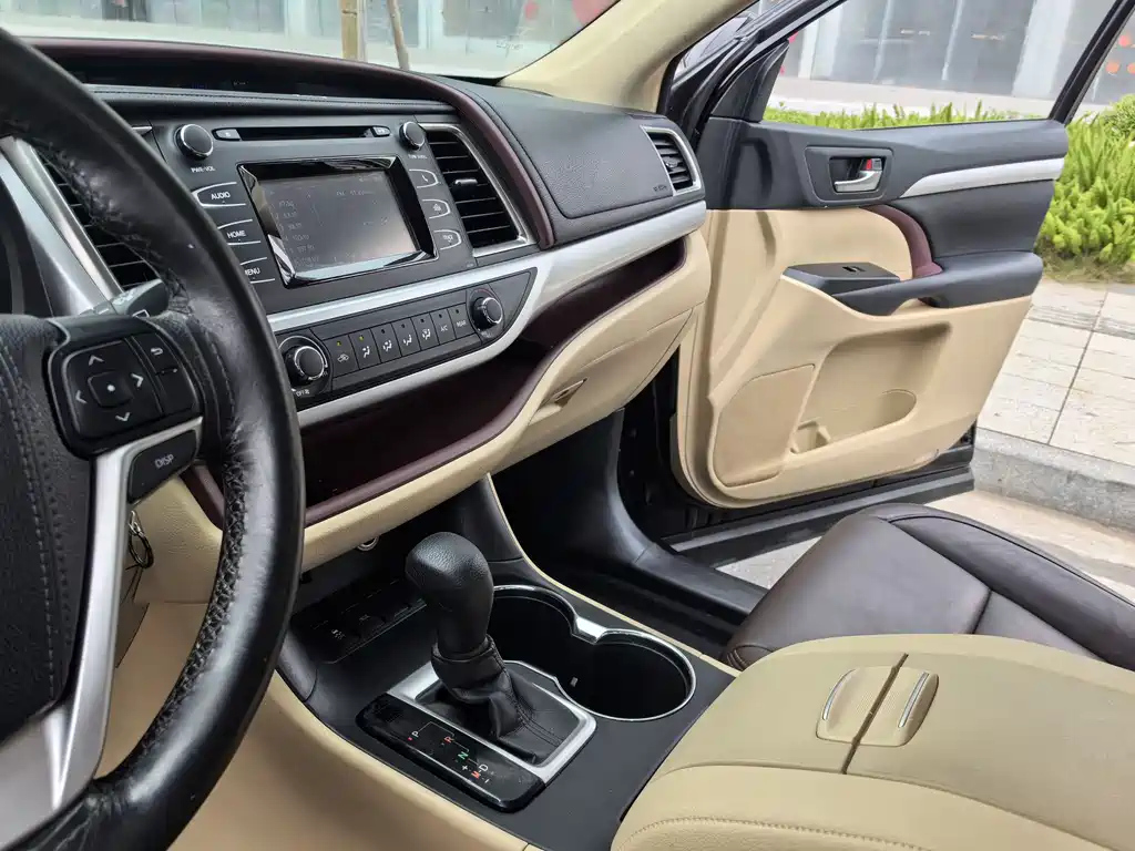 TOYOTA HIGHLANDER 2015