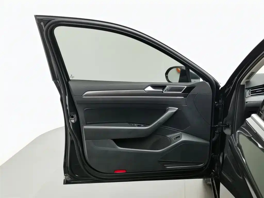 VOLKSWAGEN MAGOTAN 2020