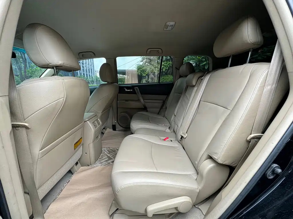 TOYOTA HIGHLANDER 2010