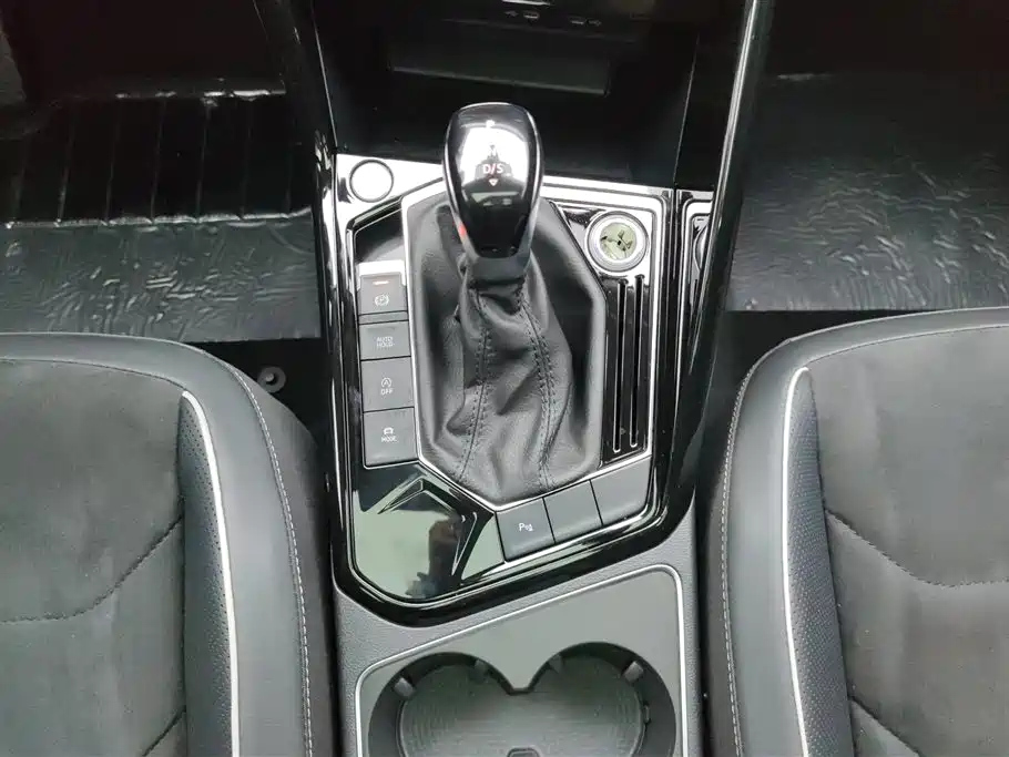 VOLKSWAGEN TAYRON 2020