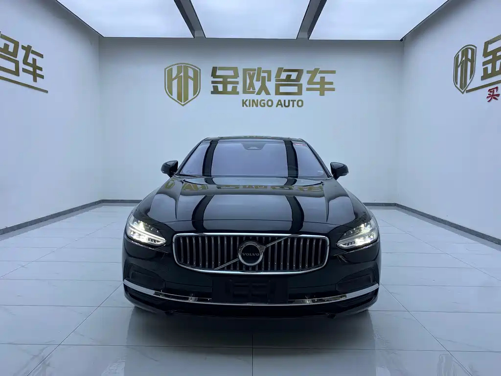 VOLVO S90 2023
