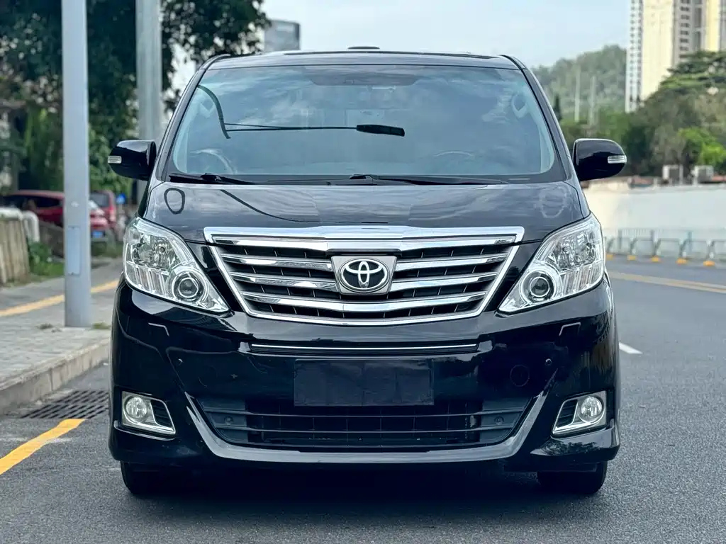 TOYOTA ALPHARD 2013