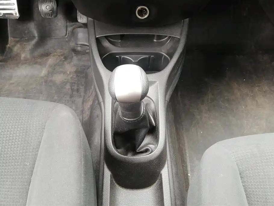 NISSAN LIVINA 2016