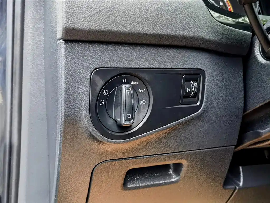 VOLKSWAGEN TIGUAN L 2021