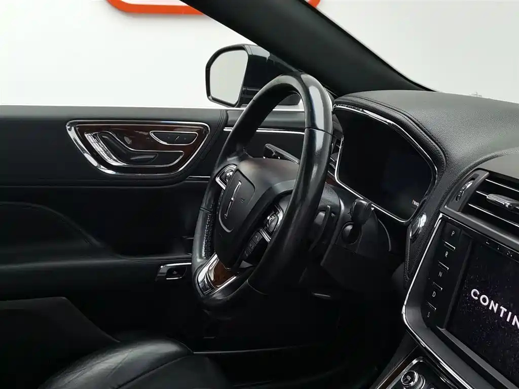 LINCOLN CONTINENTAL 2018