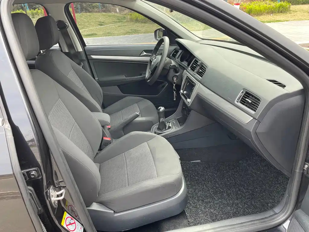 VOLKSWAGEN LAVIDA 2016