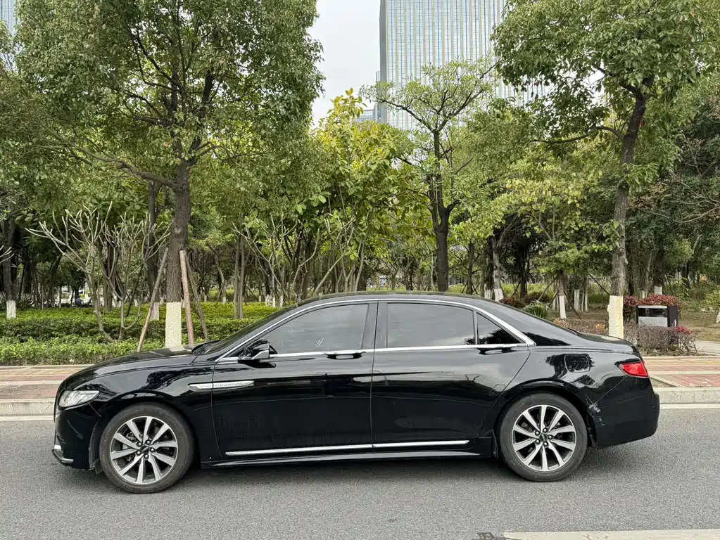 LINCOLN CONTINENTAL 2017
