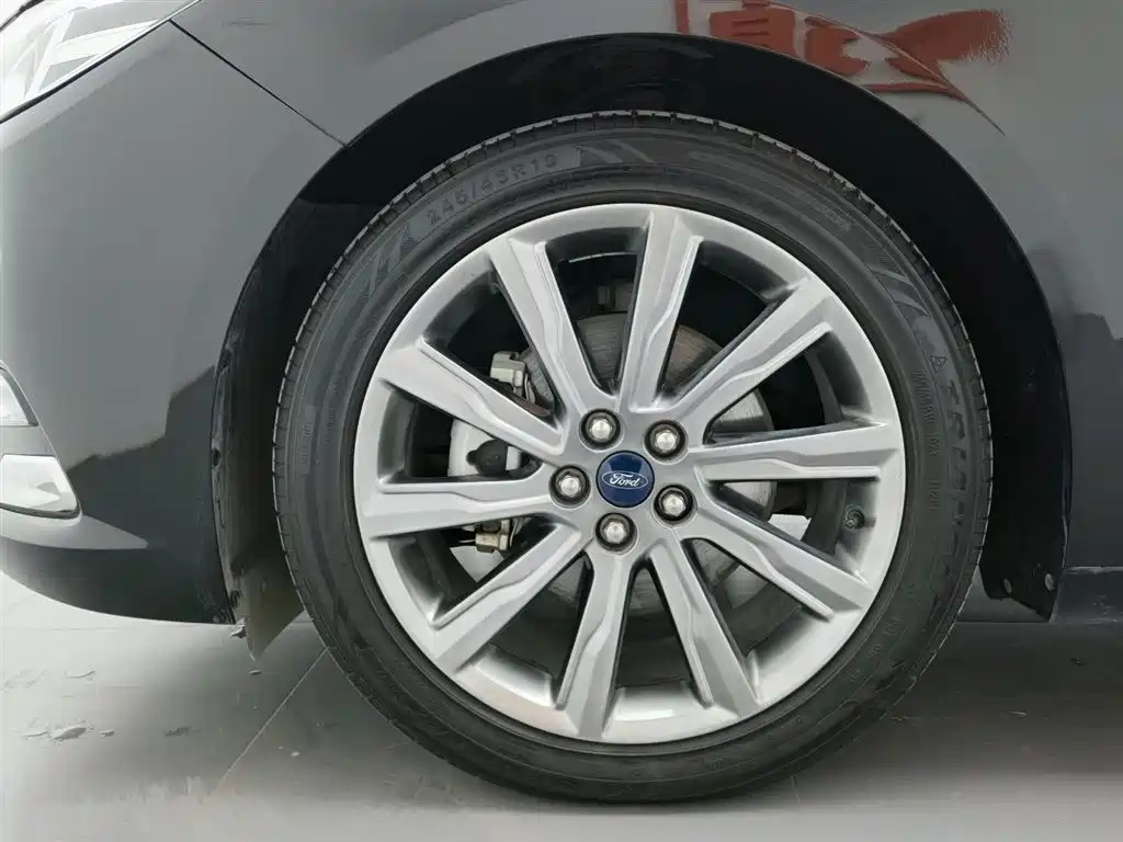 FORD TAURUS 2020
