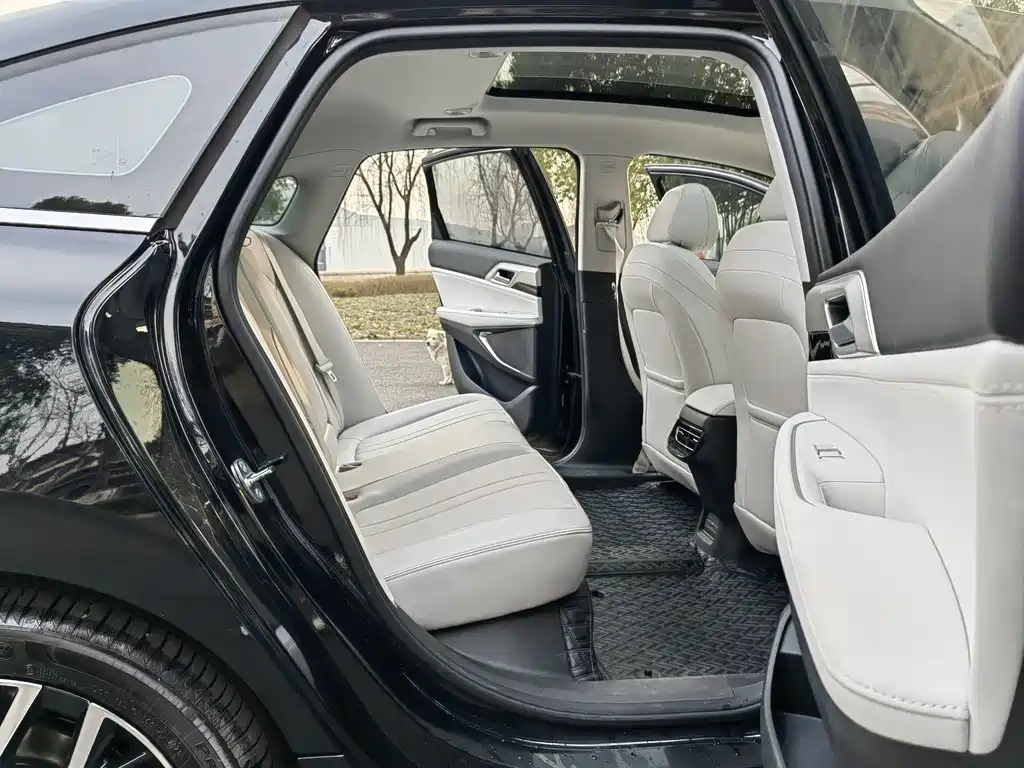 XPENG MOTORS P5 2023