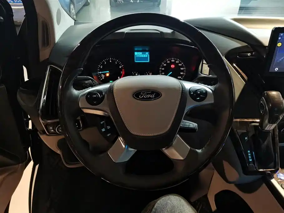 FORD TOUREO 2020