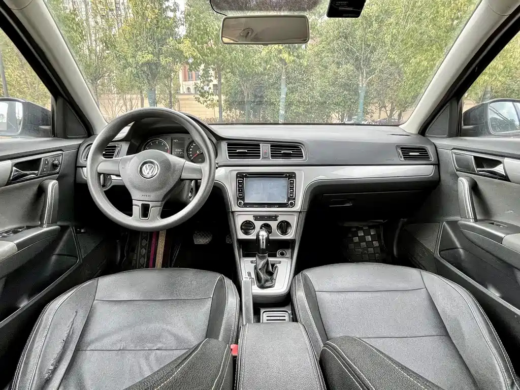VOLKSWAGEN LAVIDA 2015