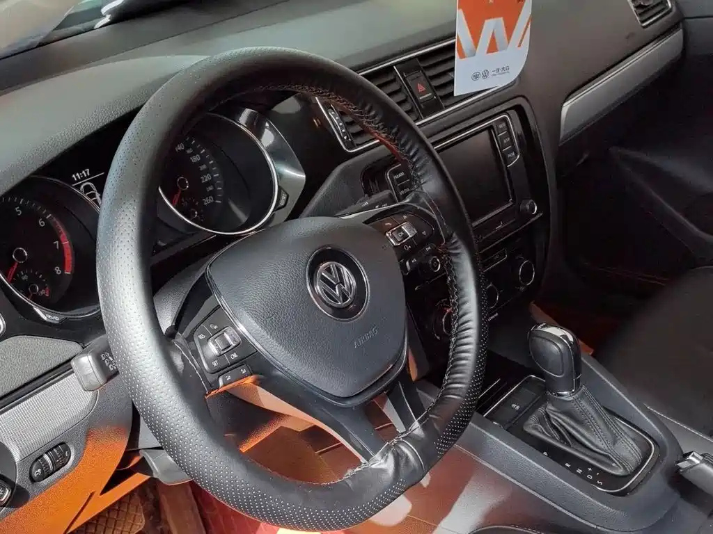 VOLKSWAGEN SAGITAR 2018
