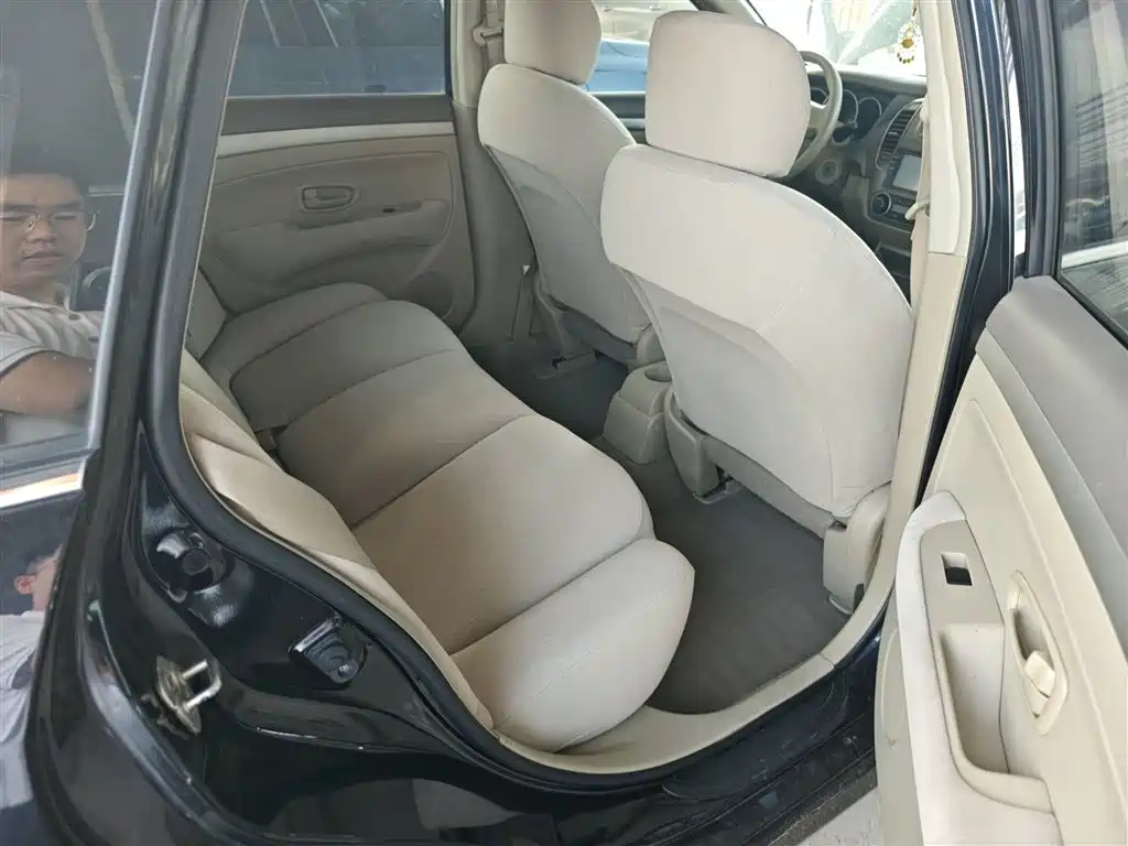 NISSAN SYLPHY 2012