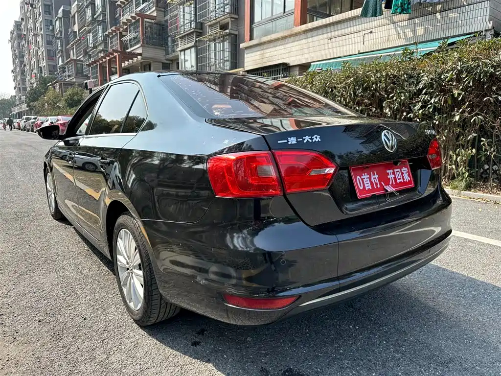 VOLKSWAGEN SAGITAR 2014