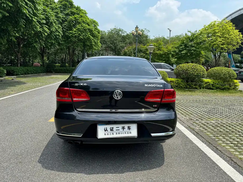 VOLKSWAGEN MAGOTAN 2012