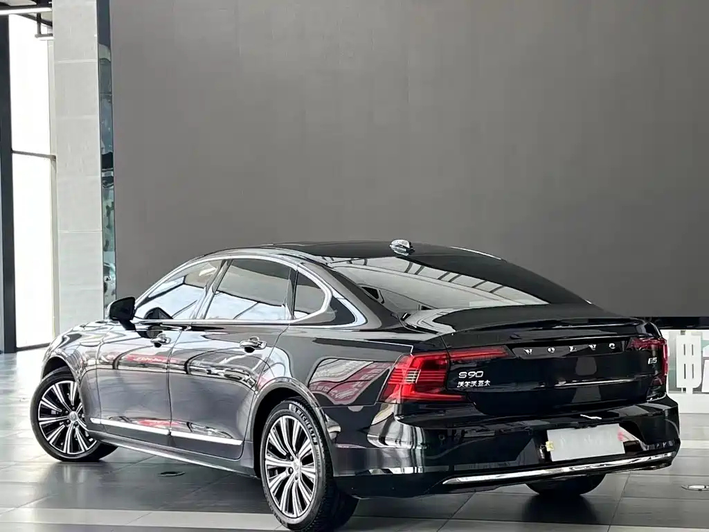 VOLVO S90 2022