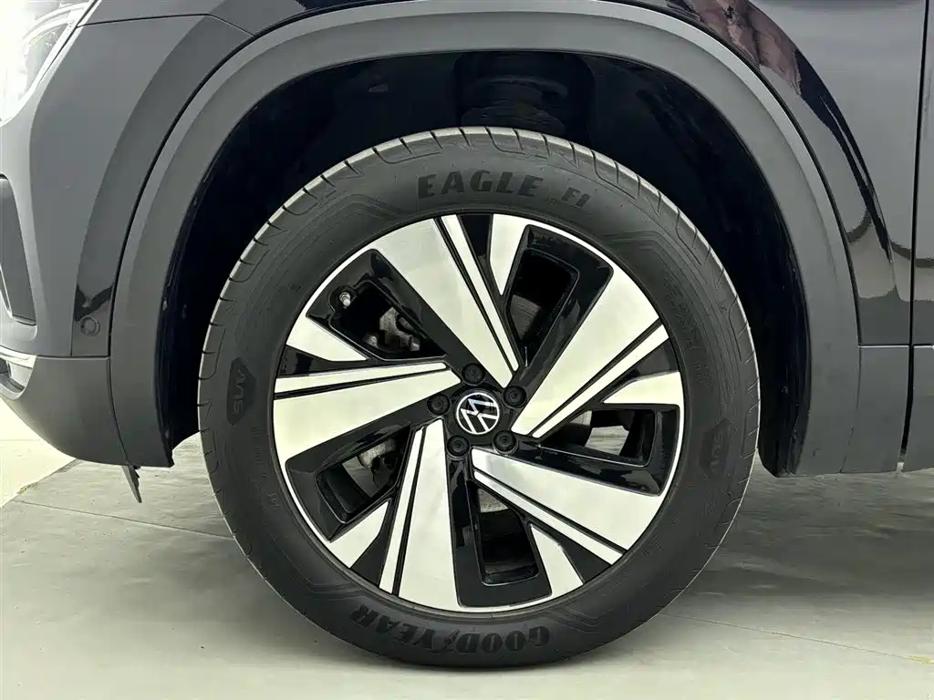 VOLKSWAGEN TOURAN 2022